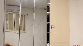 Espiando loira tomando banho e trocando de roupa ate ela perceber que eu estava olhando e veja oque aconteceu