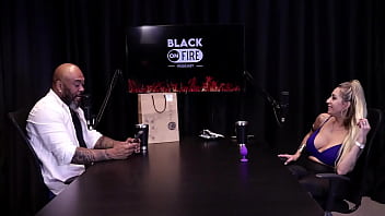 Loira mostra os peitos depois de falar que se estressou com ator na cena é atriz de fetiche não gosta de sexo anal e o jogo do mama senta ou passa - julia fontanelli watch sheer red