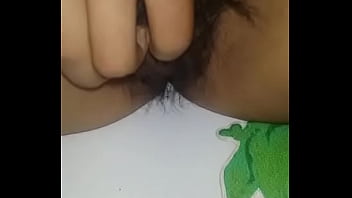 Niña en whatsapp se toca para mi