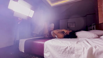 Tremenda follada que le dan a sexy mexicana en motel mientras novio graba como el novio la coje con enorme verga