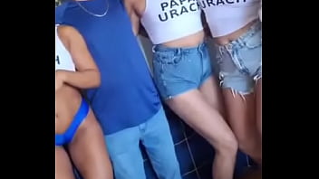 E vem novidades imperdível 6 mulheres e 1 velhote viajante haha essa cena ficou absurda de deliciosa