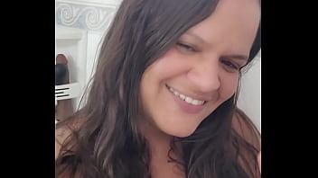 Quer uma chamadinha de video gostosa comigo procura meu contato nas redes sociais paty bumbum