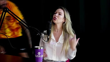 Saiu roxa de um vídeo de sadomasoquismo e quase chorou achou ruim ao perder a virgindade e o fetiche que não faria é o - milena moreau sheer red
