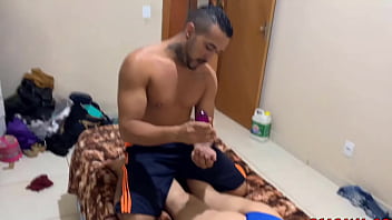 Fiz massagem na minha prima e sarrei nela ate ela ficar com tesão e transar comigo completo em xvideos red