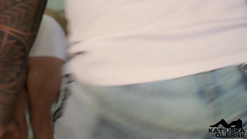 Era só uma ajudinha e acabei tomando no cuzinho e ficando toda arrombada l vídeo completo no sheer e x-red