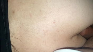 Mi como penetró con anal a la novia de mi hermano en una reunión familiar bajo las cobijas a escondidas