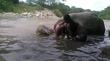 Salida al rio con mi amiga termina en sexo lesbico al aire libre con personas alrededor pero la adrenalina hizo que fuera mas rico el orgasmo