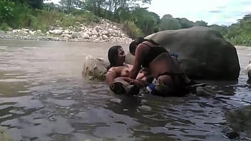 Salida al rio con mi amiga termina en sexo lesbico al aire libre con personas alrededor pero la adrenalina hizo que fuera mas rico el orgasmo