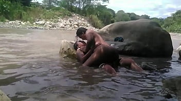 Salida al rio con mi amiga termina en sexo lesbico al aire libre con personas alrededor pero la adrenalina hizo que fuera mas rico el orgasmo