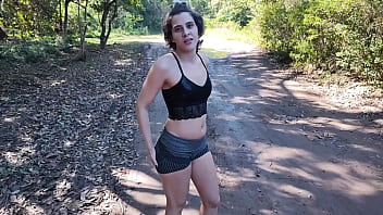 Minha enteada ficou me provocando no meio do mato e acabei fodendo o cuzinho da gostosa vagninho e dutrasuraaa