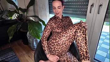 Vergiss nicht unser heißes date heute abend stell dir vor wie ich meine nackten füße sinnlich eincreme