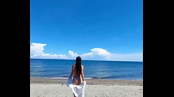 Sunny chill day with hottie girl #girls #sexy #tropical #beachvibes #model #contentcreator #hot girl #su