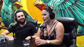 Miss bumbum caminhoneira que curte troca de casal vai pra programa ficar sem roupa com o marido