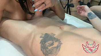 Mini puta de floripa quase gozou na minha boca enquanto a kel abate me mamava na transmissão ao vivo