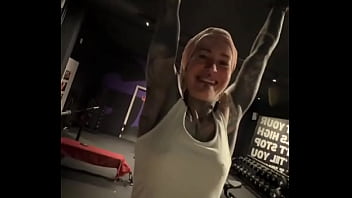 Challenge time how many pull-ups can you do let me know in the comments i'm so excited to have a gym right around