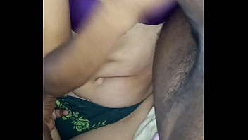 Mi vecina mi llama para chupar mi verga porque al cornudo no se le para y le gusta verme otros hombres
