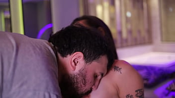 Entrevista caliente con solange la actriz porno argentina termina en sexo y acabada en la espalda