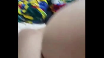 Não aguentei o tesão e gozei dentro da namorada do meu amigo gostosa com piercing na buceta creampie