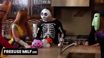 When it comes to halloween pranks nobody is better than these 3 naughty stepsiblings - freeusemilf