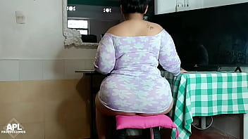 Hermanastra cachonda busca como parar mi verga para que le termine follando su gran culo y sus grandes tetas - parte 1