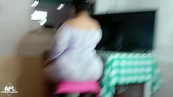 Hermanastra cachonda busca como parar mi verga para que le termine follando su gran culo y sus grandes tetas - parte 1