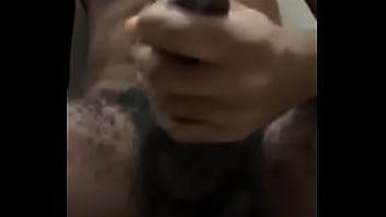 Adoro mexer no meu mamilo enquanto umazinha e vocês pra galera que curte matagal de macho preto