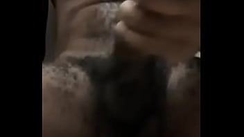 Adoro mexer no meu mamilo enquanto umazinha e vocês pra galera que curte matagal de macho preto