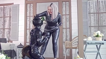 Shiny kind soft mistress and happy submissive - petplay latex rubber female domination arya grander