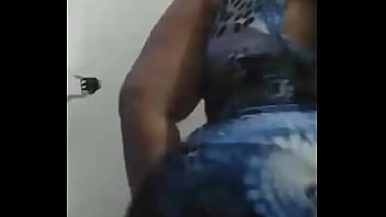 Gorda safada dançando funk e exibindo sua raba