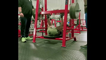 Anything over 500# requires 2 spotters anything that makes my legs quiver like this and i’m fuckin down have an