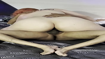 Mi vecina me llama por whatsapp y me dice el cornudo ya se fue a trabajar ven a llenarme las nalgas de tu verga