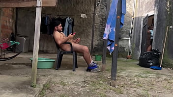Mi cuñada me sorprende mastubandose y me chupa la verga hasta terminar devorando todo el semen