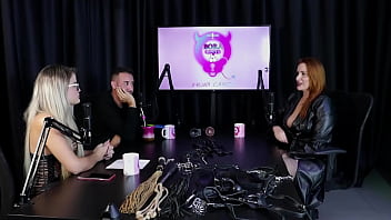 Loira gostosa pelada leva chicotada na bunda depois da convidada falar dos aprendizados das sessões e o dia que o cliente defecou por não saber fazer uma chuca - maisa pravo domme sheer red