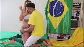 Para comemorar a vitória do brasil nossa estreante deu o cuzinhoevy kethlyn - max maranhaotelanua canal completo n