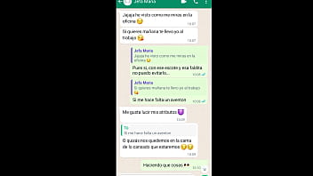 La jefa de mi trabajo me enseña sus ricas tetas sin que se entere su marido