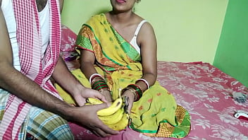 Banana seller feed his own banana dick to bengali bhabhi