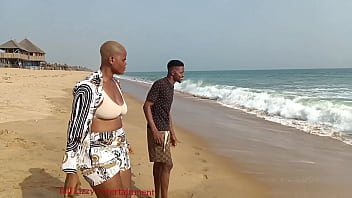 Two lovers went to the beach to conceal their love for each other and went inside to make love