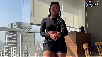 Corretora de móveis transou com com cliente para ele fechar negócio chupou o pau dele e deu o cuzinho bem gostoso até ele gozar dentro