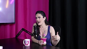 Ela começou como acompanhante em um momento de dificuldade e não se sentia digna em ter um relacionamento - amanda smell sheer red