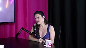 Ela começou como acompanhante em um momento de dificuldade e não se sentia digna em ter um relacionamento - amanda smell sheer red