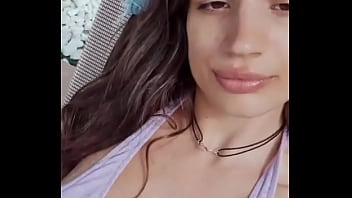 Sa y'est je suis enfin en vacances seule bémol y'a pas de jolie filles à matter a la piscine je suis triste