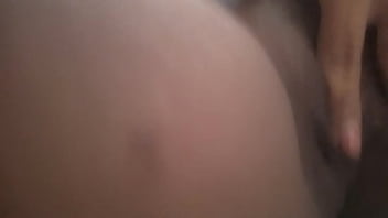 Sexy vecina muy calentona se masturba con el coño arrecho queriendo culiar y que le mamen las tetas
