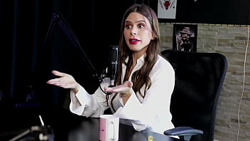 Morena mostra sua linda buceta e recebe uma massagem após dizer que recebeu dicas de outros criadores tirou a roupa na yoga e se acha mercenária - pati ferraz watch sheer red