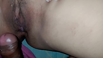 Duermo con la novia de mi hermano no pude aguantar las ganas y la exite hasta meterle la polla completa