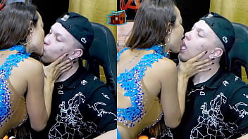 Belinha baracho pegou o anfitrião de jeito beijou ele gostoso e ainda pegou no pau dele que tesão - podcast pápum no barraco