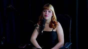 Gostosa faz um stripper sensual e mostra seus lindos peitos fala que tem um tempo que não transa e bate um papo com o apresentador - middy watch sheer red