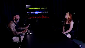 Gostosa faz um stripper sensual e most seus lindos peitos fala que tem um tempo que não tnsa e bate um papo com o apresentador - middy watch sheer red