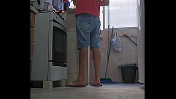 Depois do almoço vou receber o pedreiro pra ele ve o serviço e me da um orçamento coloquei essa roupa de putinha pra ter desconto