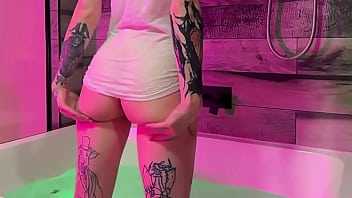 ** clip available **slow motion ass jiggling & wet t-shirt dunking included -available on #manyvids & #clips4