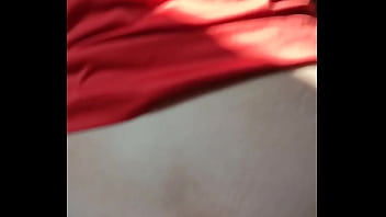 Mi vecina acaba de terminar con su novio y me llama para hacer retos termino follandomela casero real latina